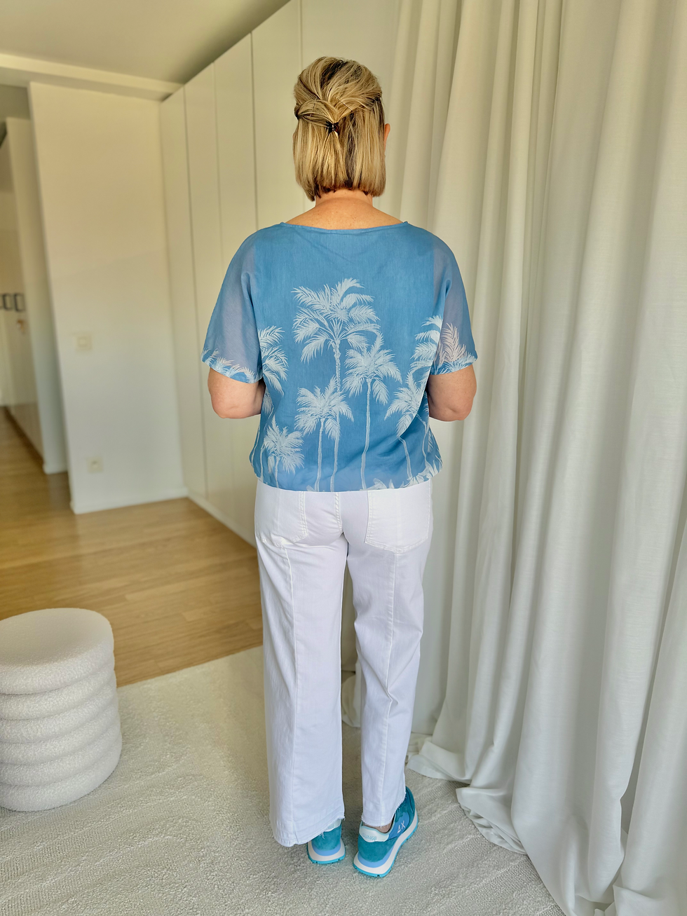 Thumbnail: 66350 Blouse in luchtig materiaal blauw met palmprint Marie Méro