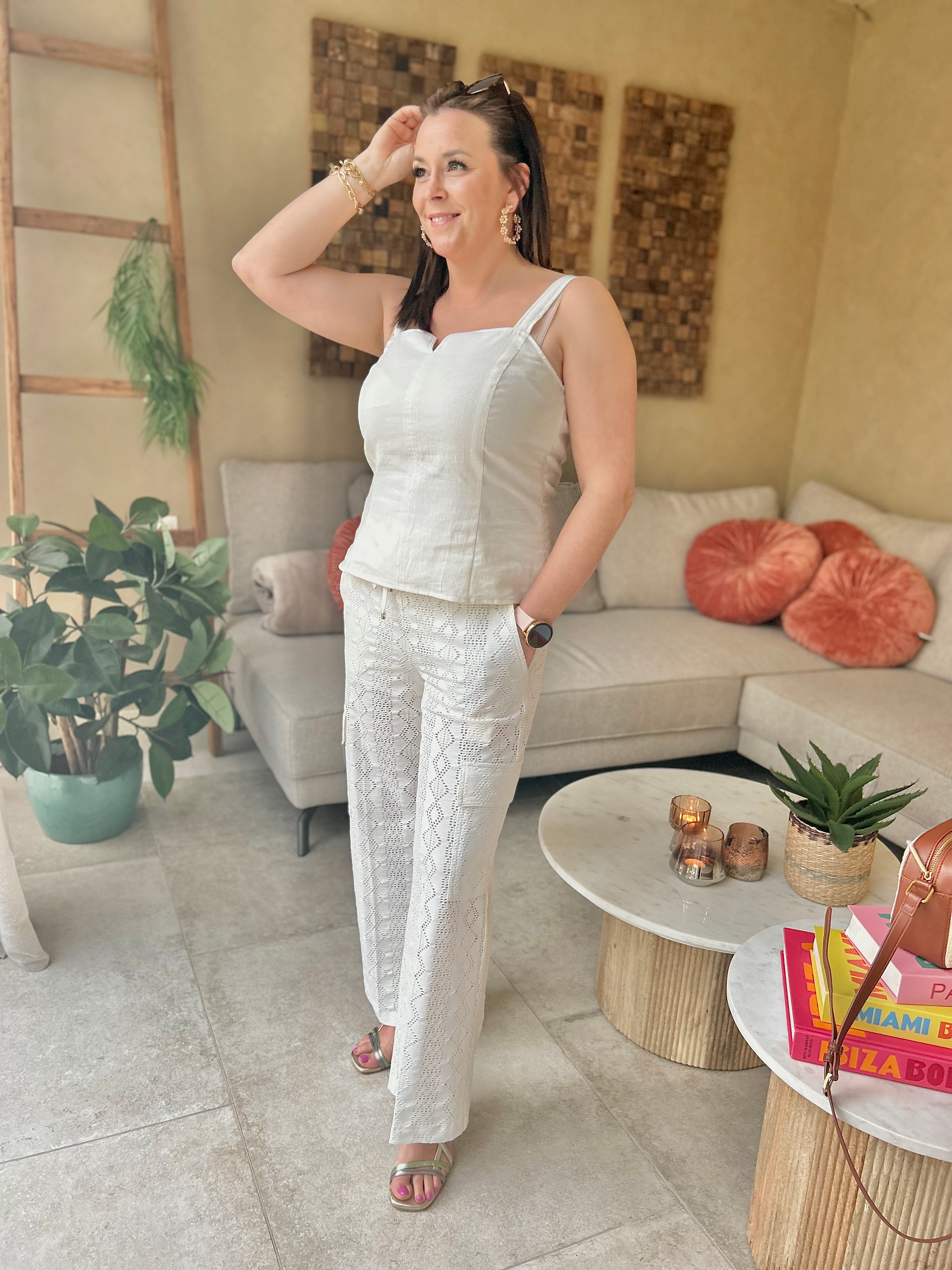 63349 Witte kanten broek op rek met zakjes Cambio