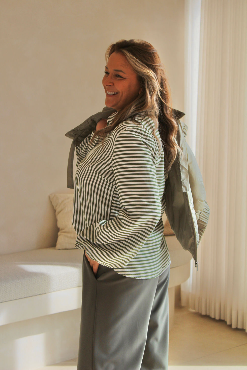 Thumbnail: 72574 Hemdsblouse kaki in streep-patroon Green Ice