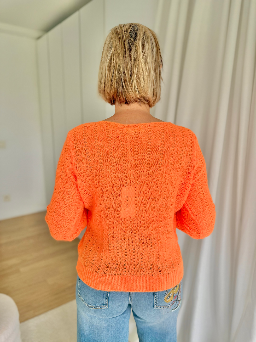 Thumbnail: 63968 Fluo oranje trui met gaatjes Punto