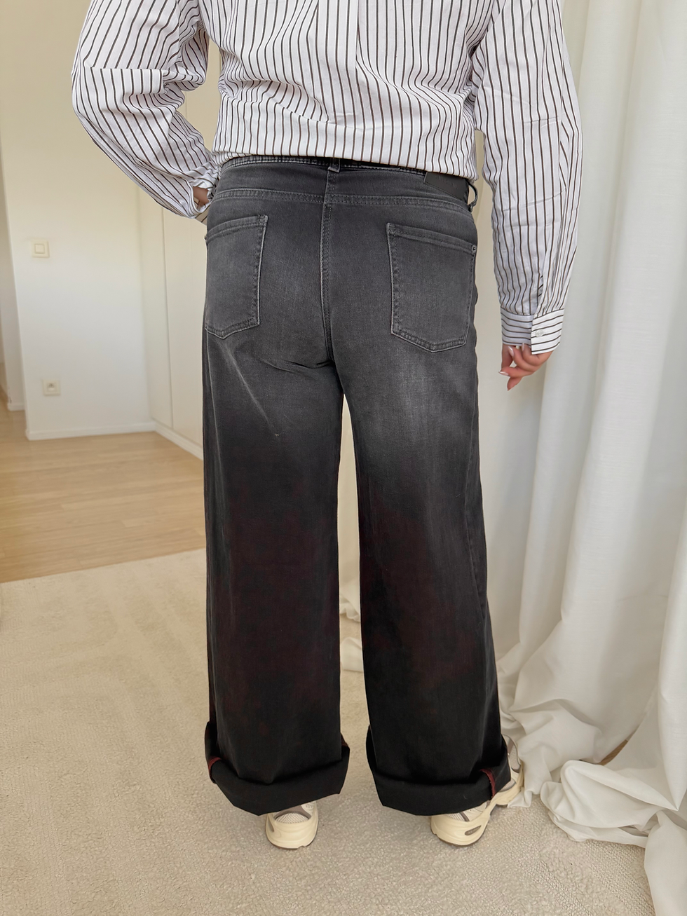 Thumbnail: 67873 Donkergrijze extra wijde superstretch jeans model 'PALAZZO' van Cambio