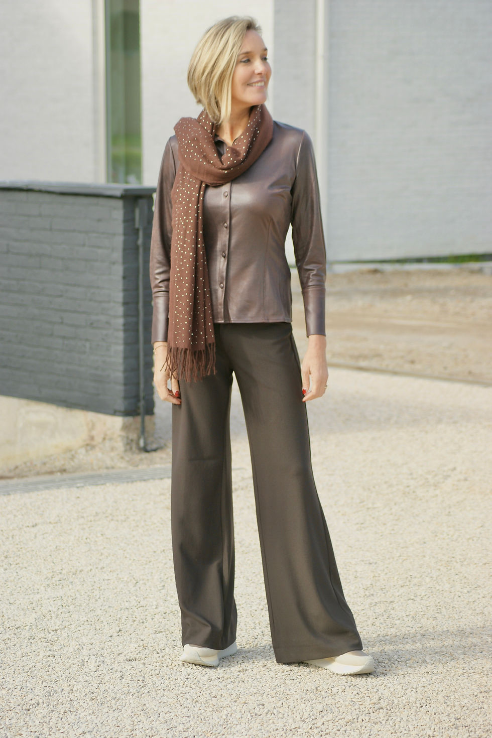 Thumbnail: 68281 Donkerbruine leder-look hemdsblouse Eva Kayan