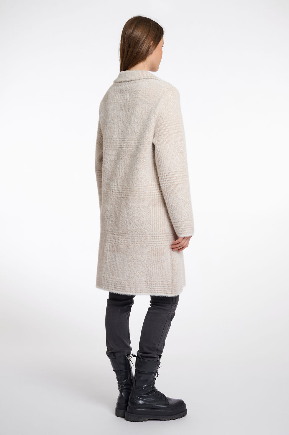 Thumbnail: 68006 Lange geklede beige jas in fluffy stof met ruitpatroon Rino & Pelle