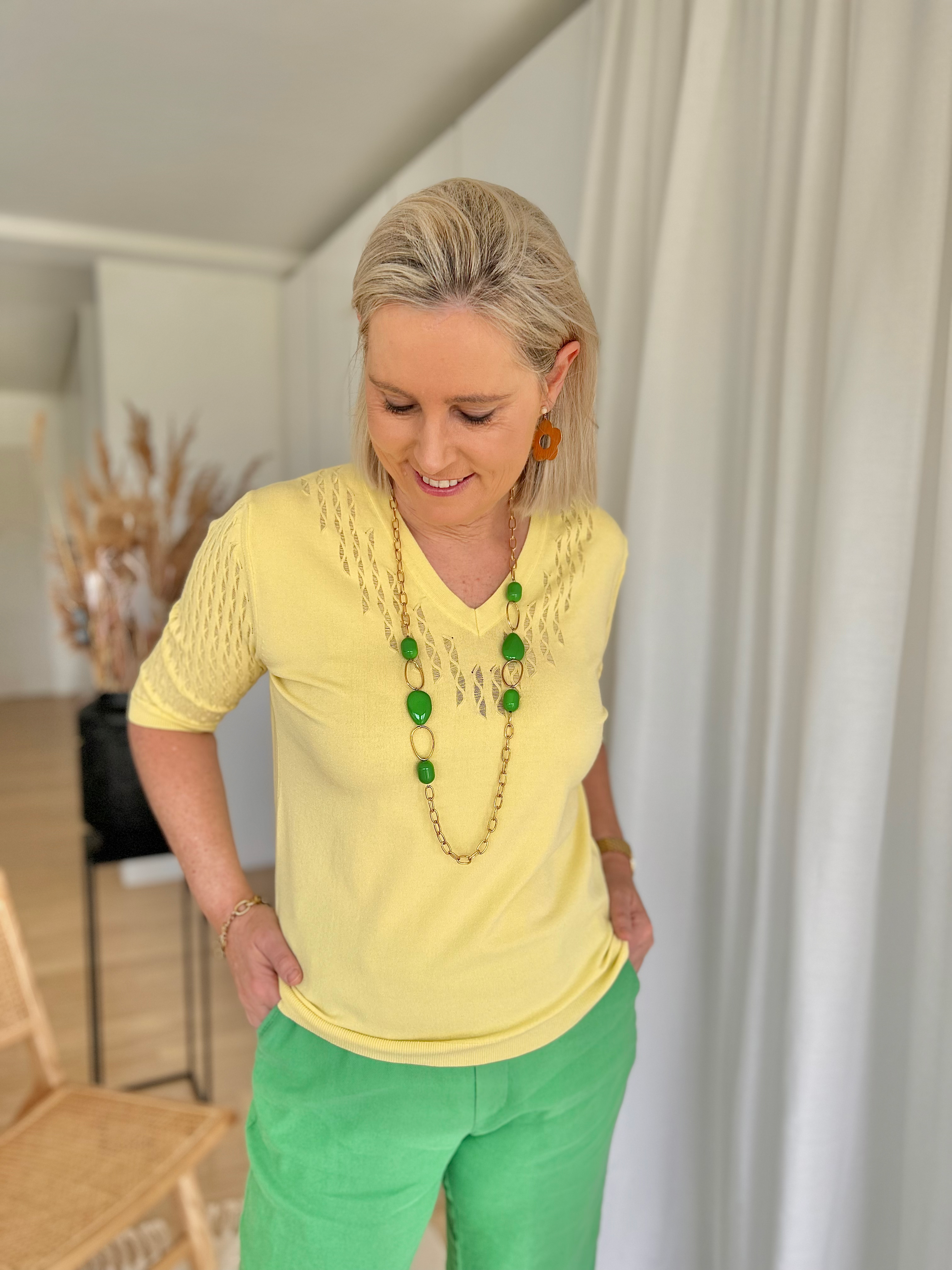 63098 Limoengele zachte trui met fijne details Accent