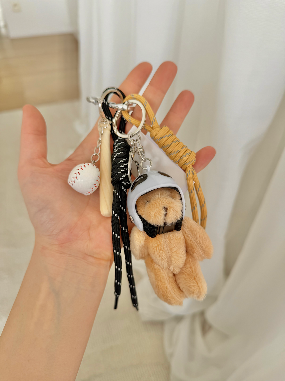 Thumbnail: 67474 Sleutelhanger met beer in baseball thema LM