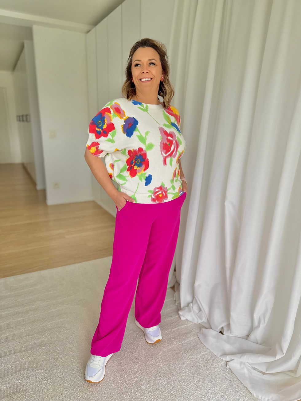 Thumbnail: 65876 Fuchsia roze soepelvallende broek op rek La Lotti