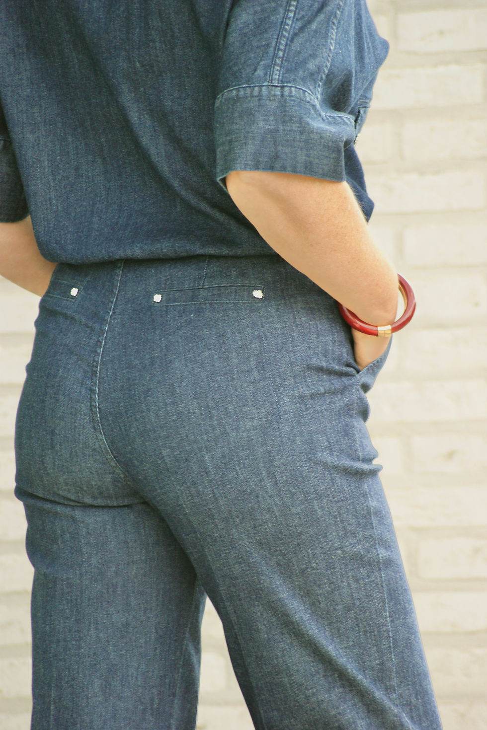 Thumbnail: 67976 Broek in jeansstof met steekzakken en riem Caroline Biss