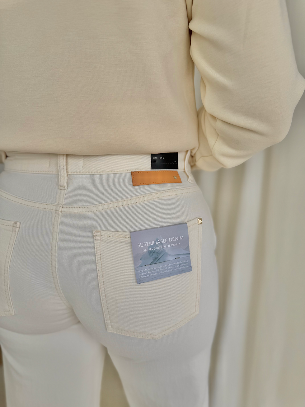 Thumbnail: 66148 Ecru jeans met wijde pijpen en steekzakken model 'Alek' van Cambio