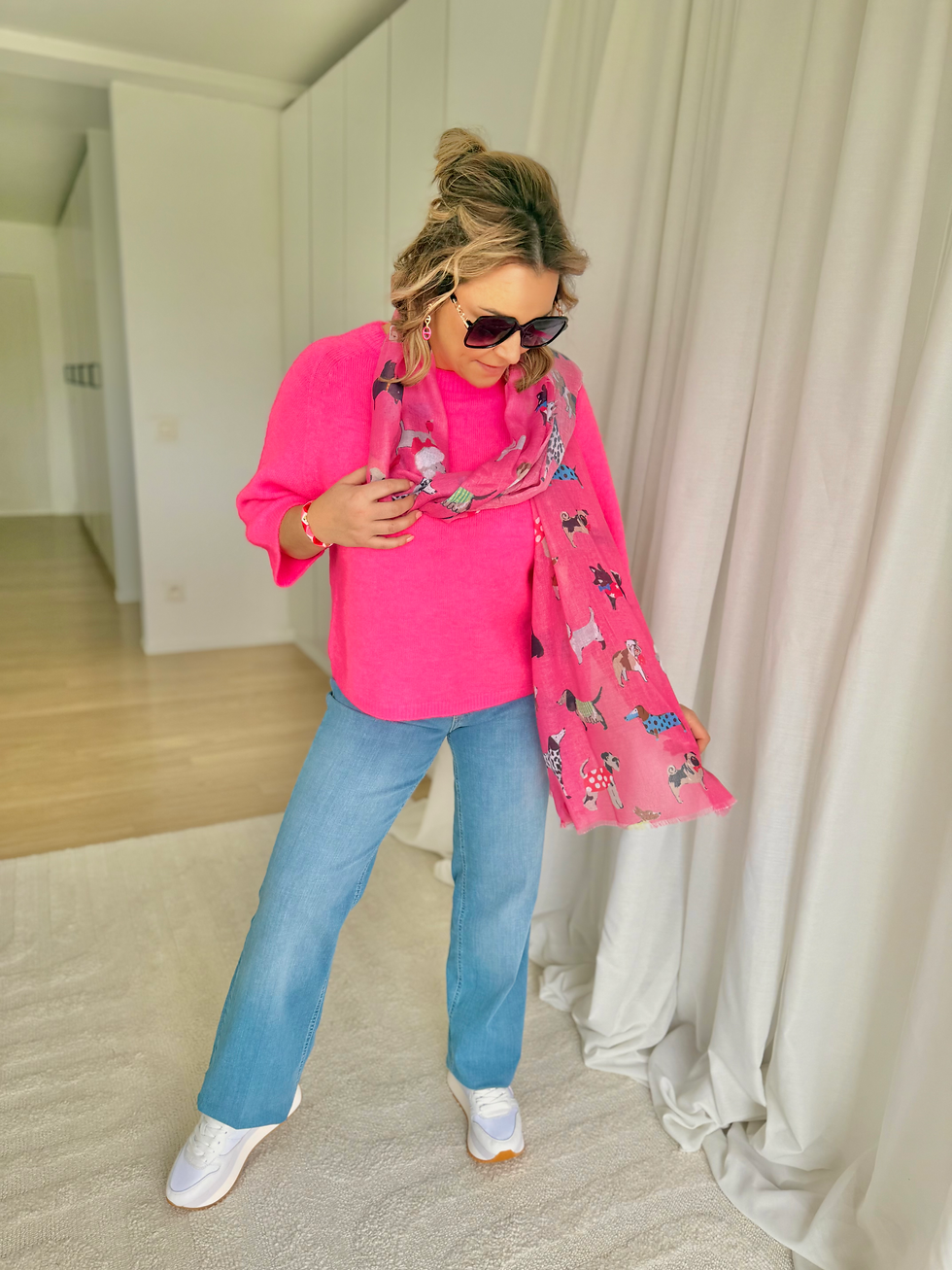 Thumbnail: 67697 Fuchsia roze sjaal met hondjes print LM