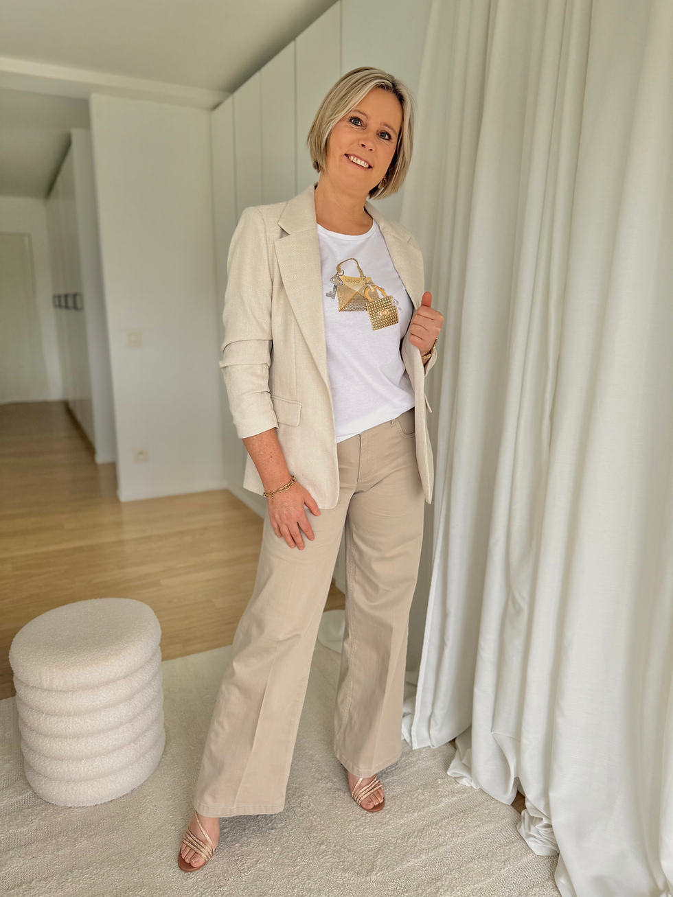66267 Beige jeans met wijde pijpen model 'MIRA' van Para Mi