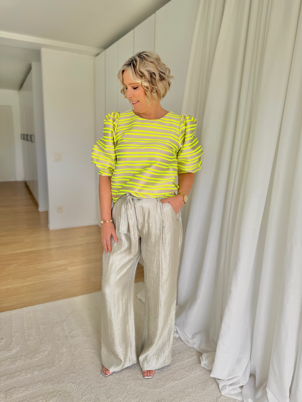 Thumbnail: 65434 Satijn-look bandplooibroek met strik model 'Parmis' Xandres