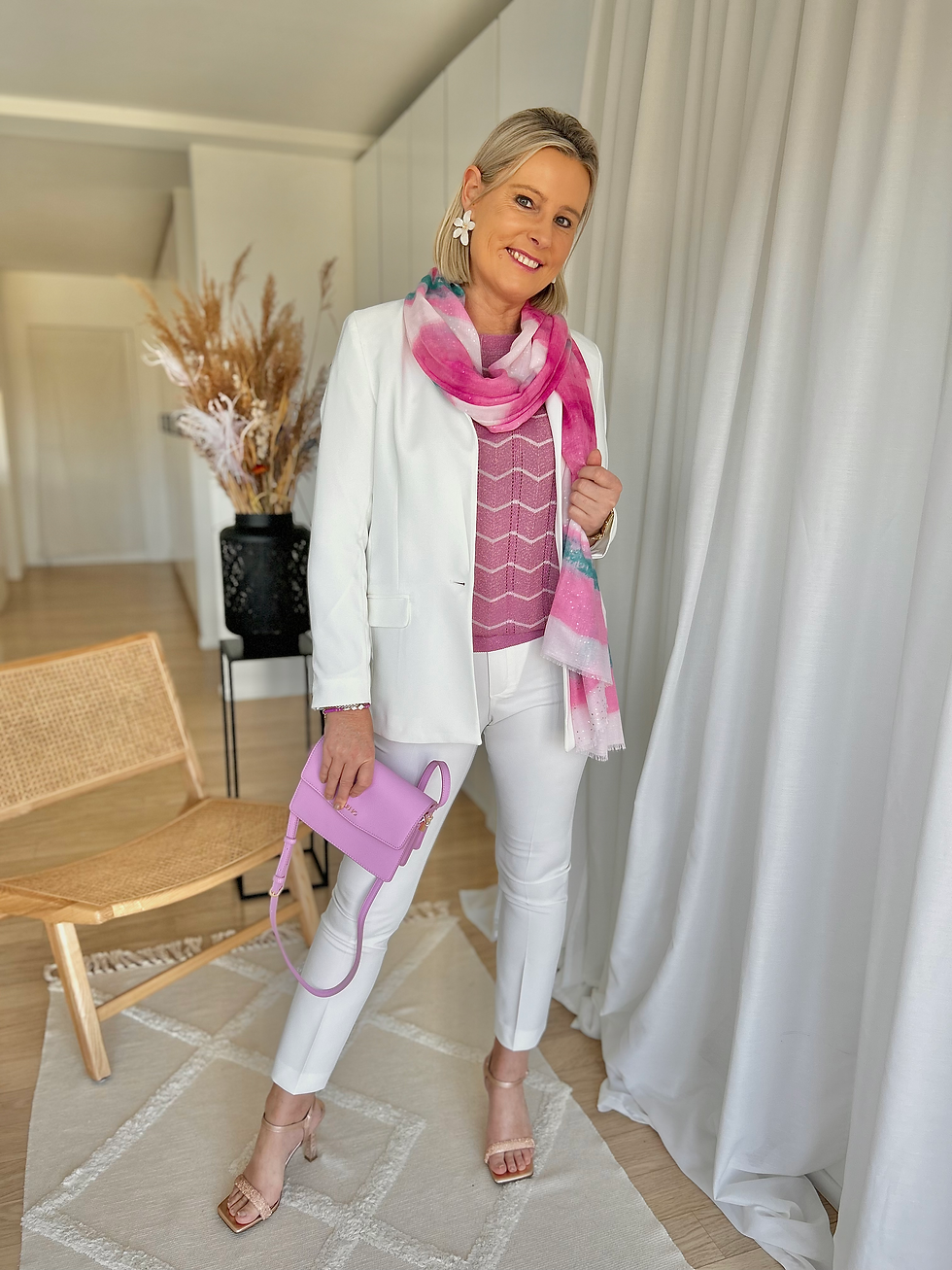 Thumbnail: 63546 Witte geklede broek met smalle pijp en knoopsluiting Signe & Nature