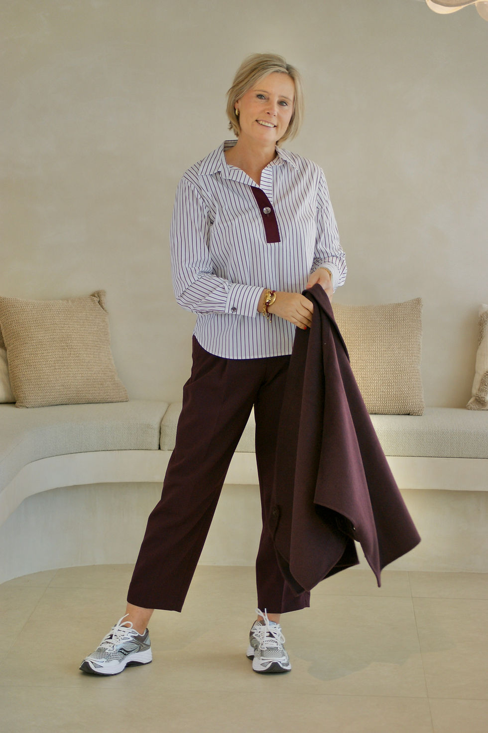 Thumbnail: 70804 Stijlvolle bordeaux wollen cape-jas Xandres