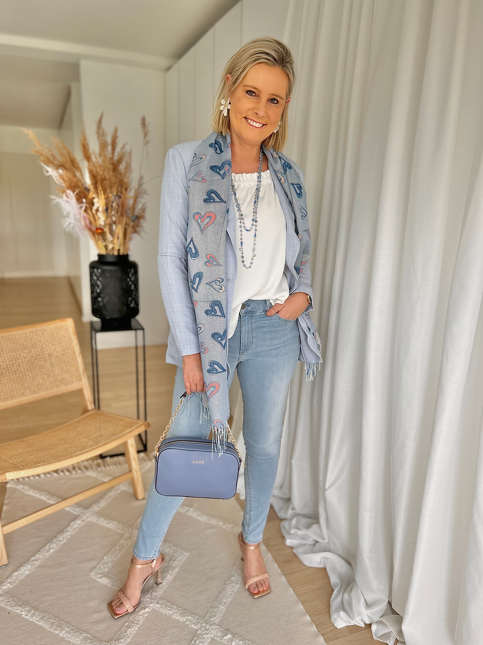 Thumbnail: 63186 Witte blouse on- en off-shoulder La Lotti