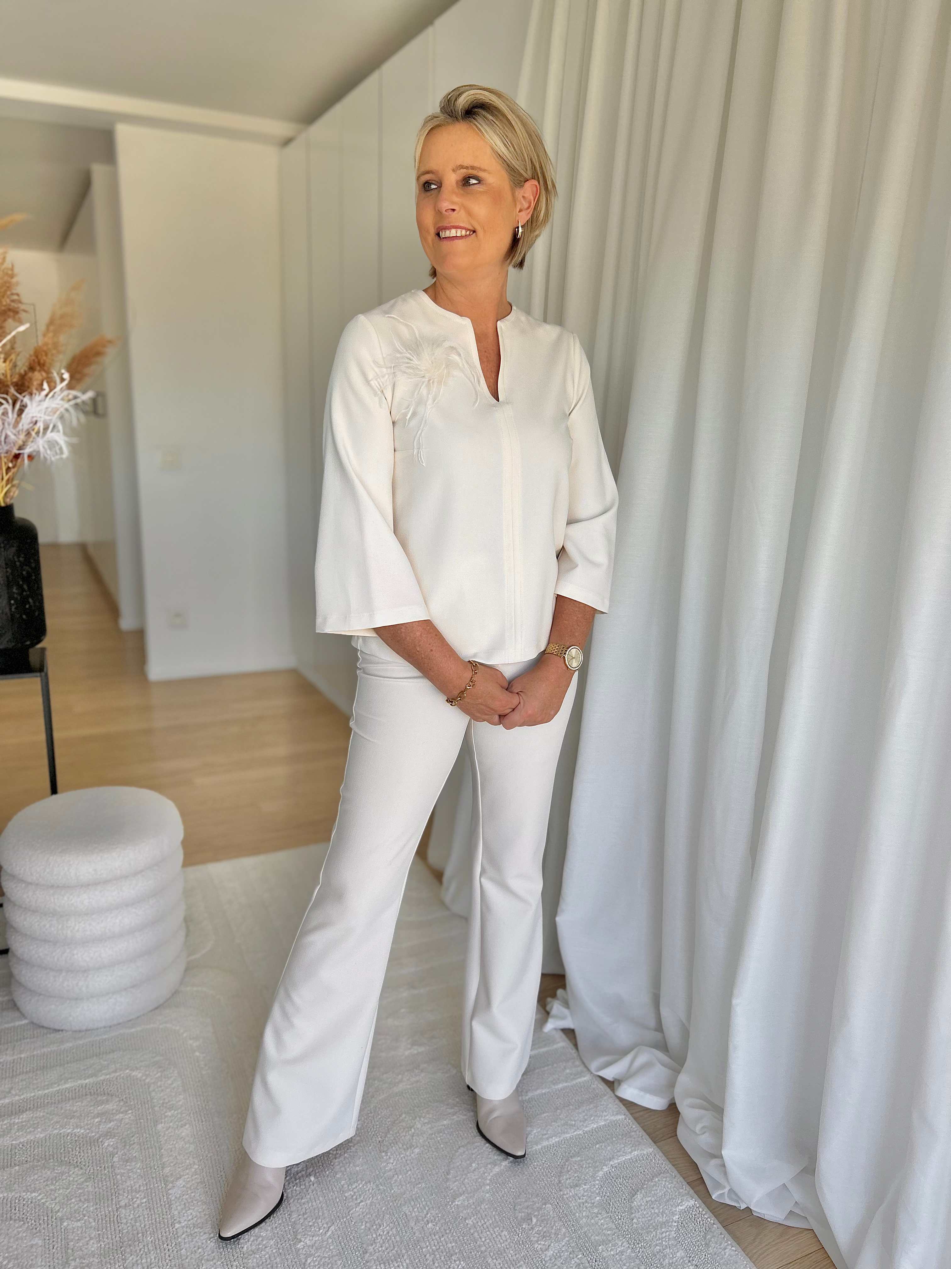 64895 Ecru geklede broek extra hoge taille flared model met schuifsluiting Atmos