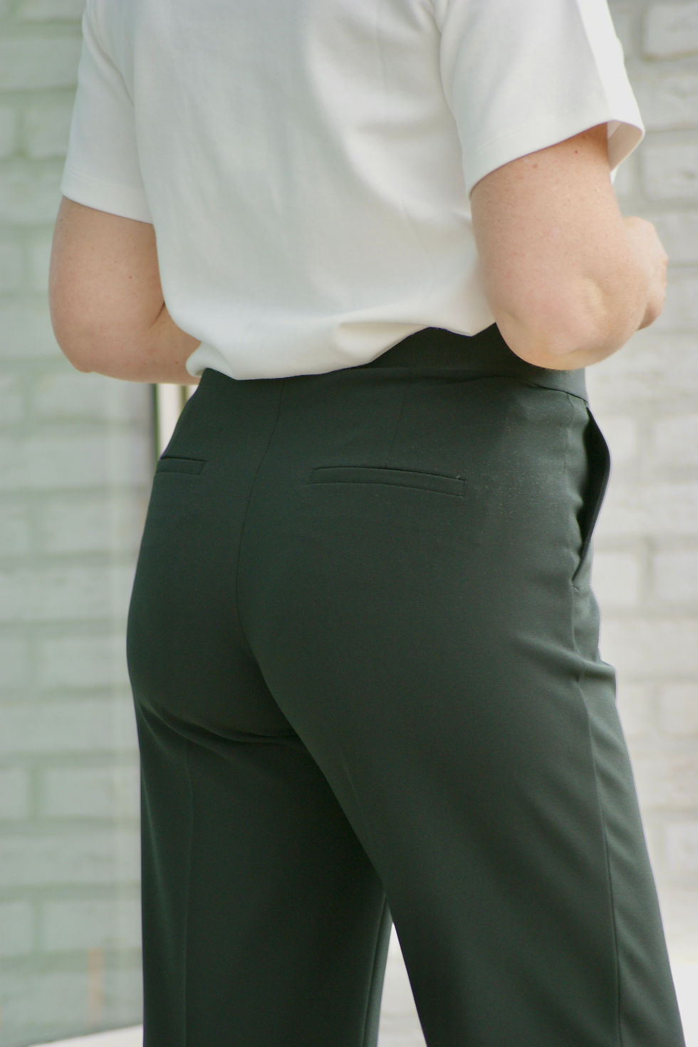 Thumbnail: 67865 Geklede zwarte broek in stretch-kwaliteit op elastiek 'AVA' van Cambio