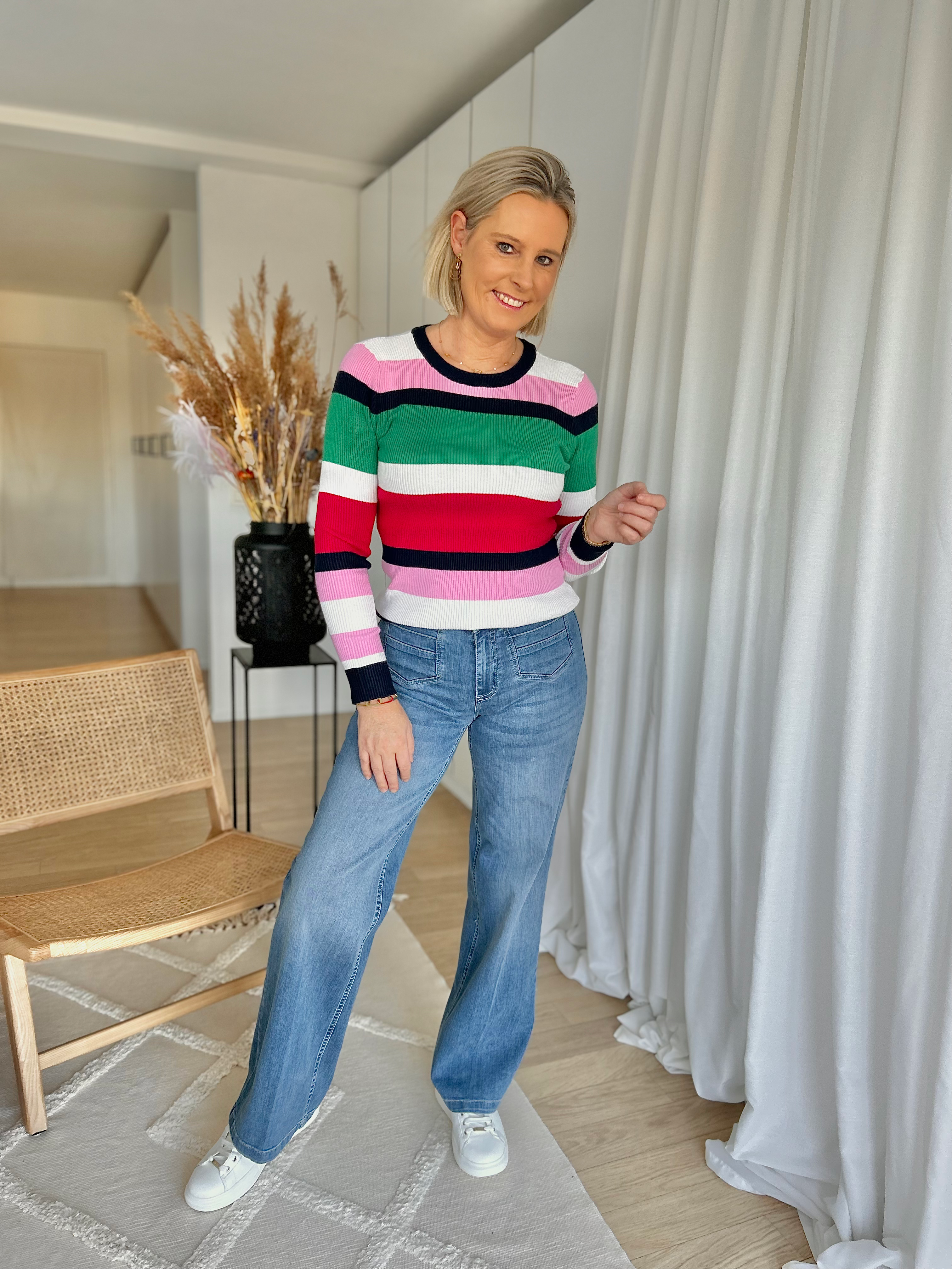 63404 Jeans met wijde pijpen en zakken vooraan model "MIRA" van Para Mi