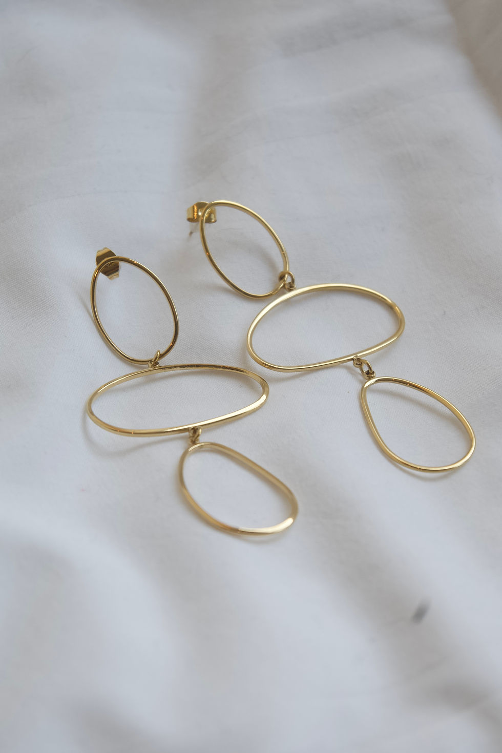 Thumbnail: Bénédicte Tripple Falling Circle Earrings