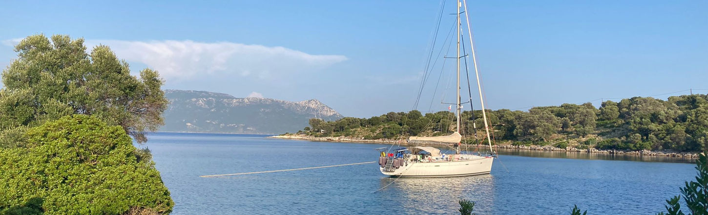 Learn to master anchorages and stopovers during our 1000 nautical mile validation courses in real-world conditions.