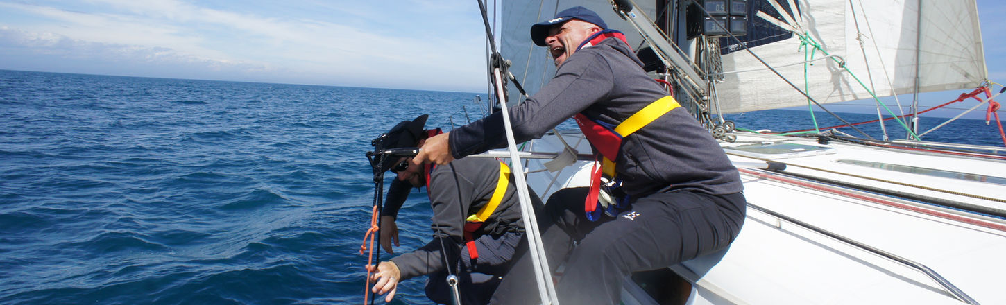 Learn essential maneuvers on a modern sailboat during our 1000 nautical mile validation courses in the Mediterranean.