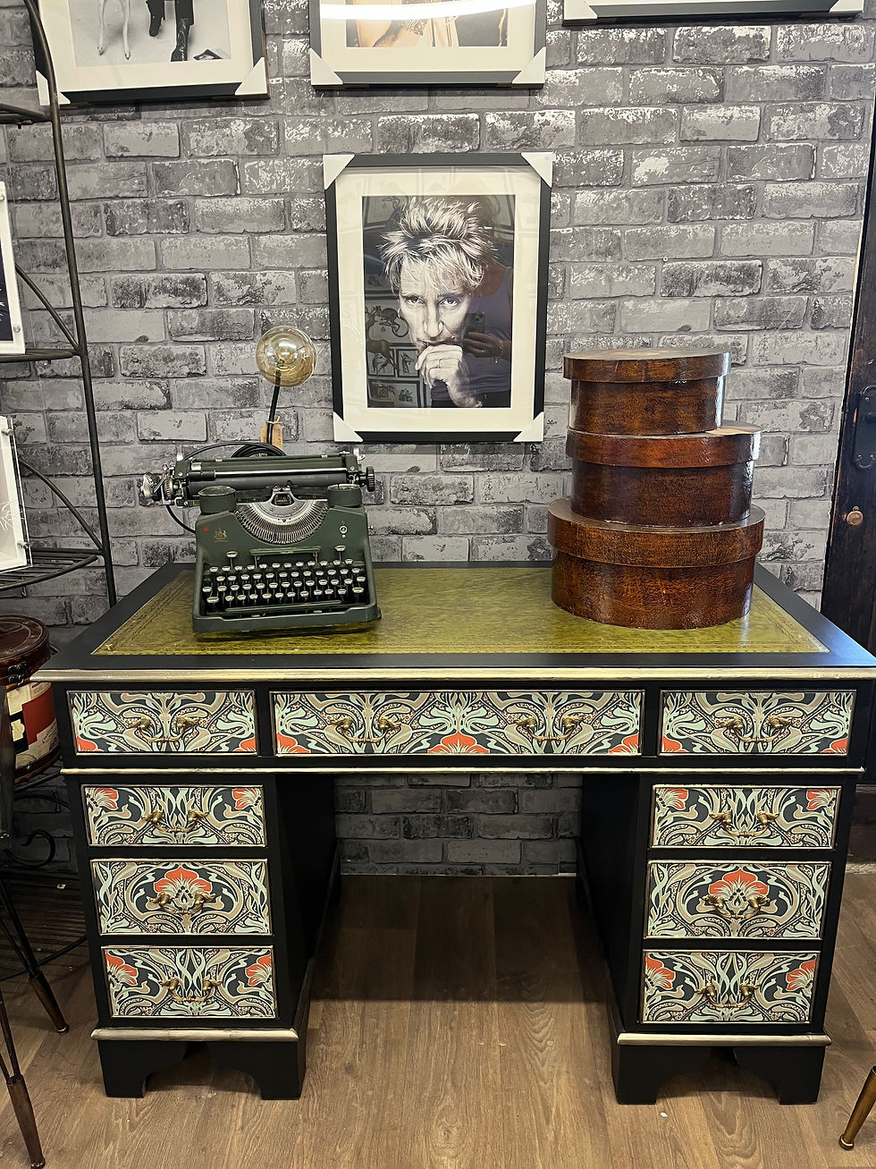 Thumbnail: Pedestal desk