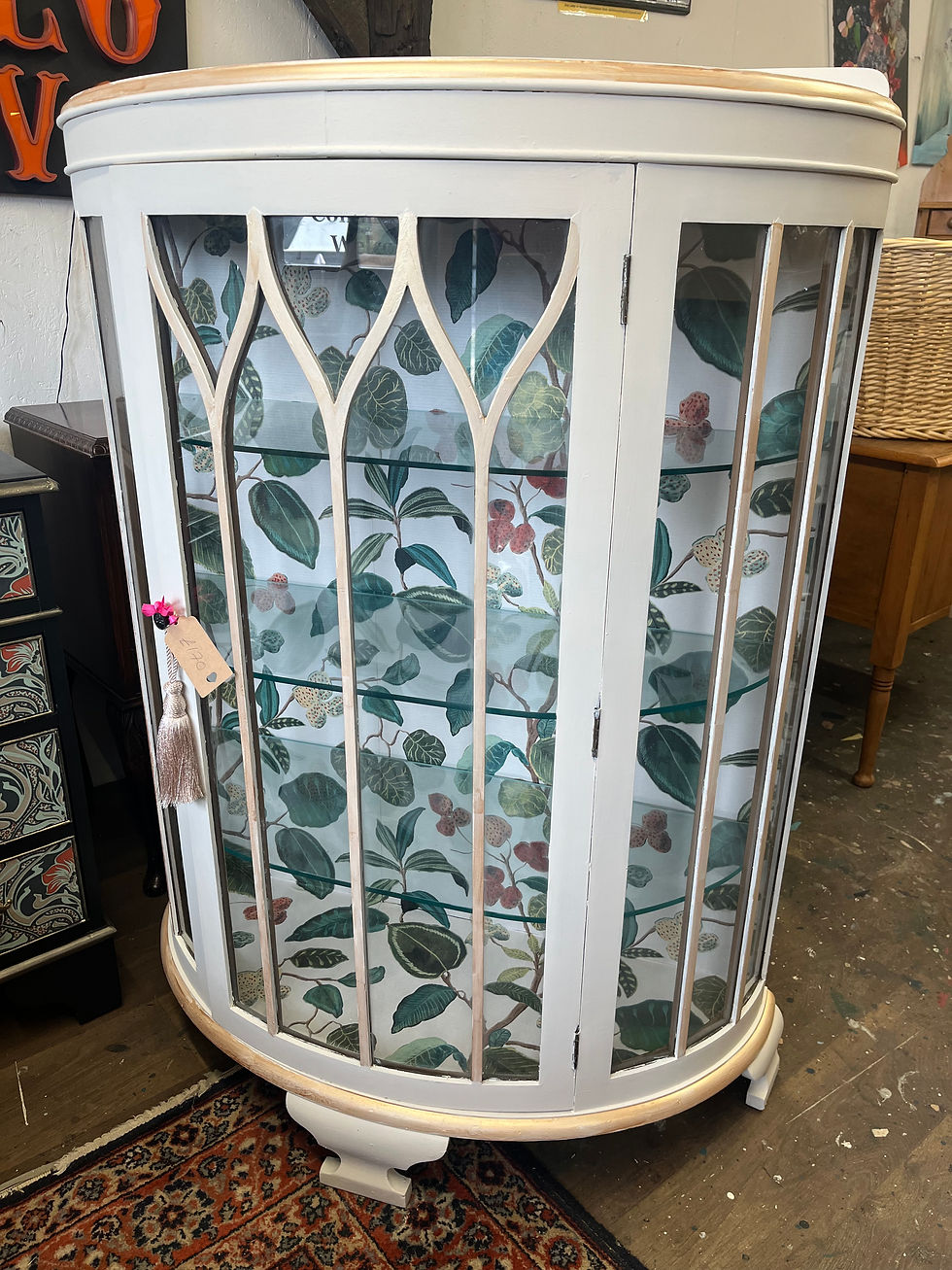 Thumbnail: Curved display cabinet