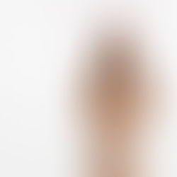 Avaliação do pavimento pélvico e postura em consulta de fisioterapia pélvica.