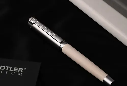 StaedtlerPremiumLignumFountainPen-MapleWoodCT_IMAGE11_1080x.webp