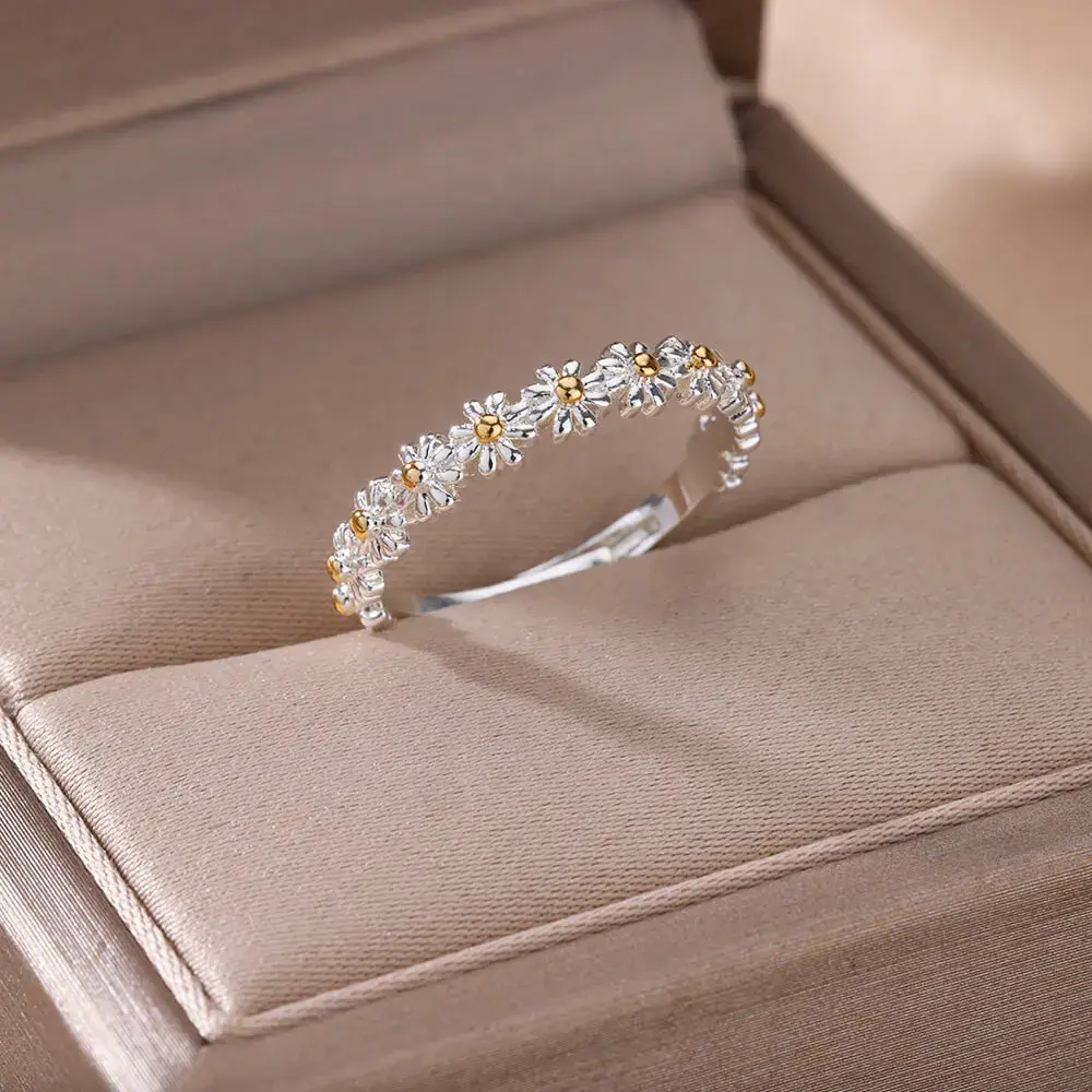 Vintage Daisy Ring