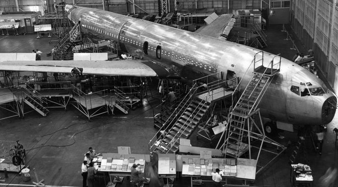 201124173511-02-boeing-707-1958.jpg