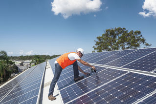 WTTW: The Funding Cliff Facing Illinois' Growing Solar Industry