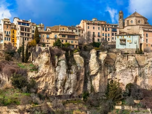 Vista de las Casas Colgadas de Cuenca sobre la Hoz del Huécar, uno de los monumentos más emblemáticos de la ciudad