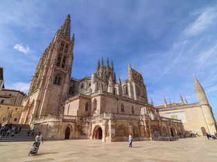 Vista panorámica de la Catedral de Burgos, uno de los monumentos más emblemáticos y representativos de Castilla y León