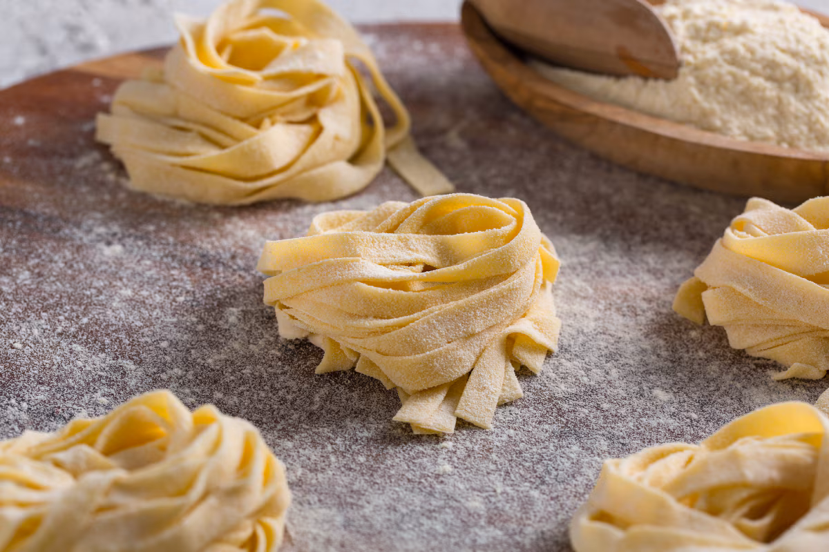 Fresh garlic tagliatelle