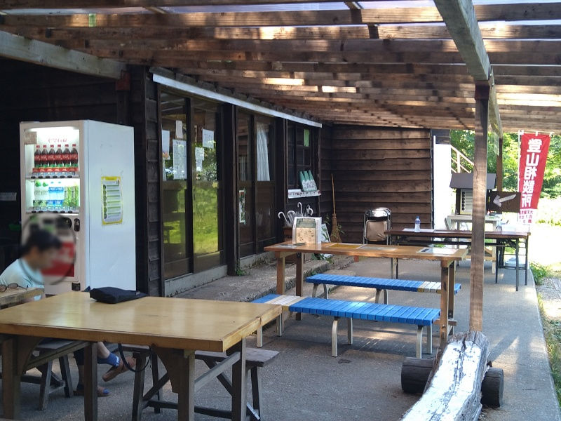 山荘前のテラス