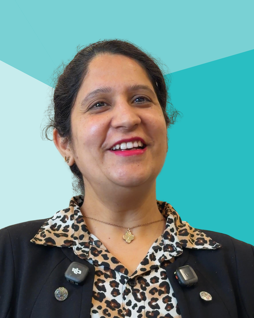 Picture of Navpreet smiling | Photo de Navpreet souriant