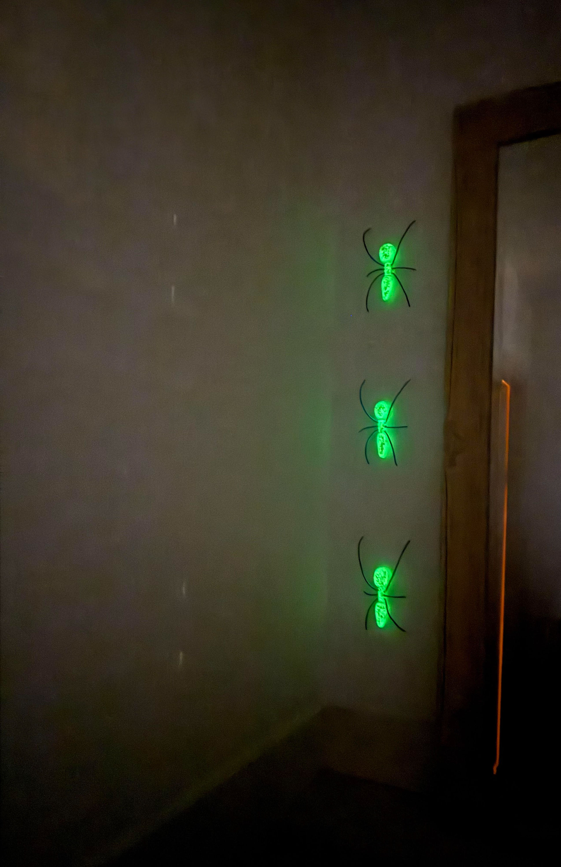 glowing ant - set of 3