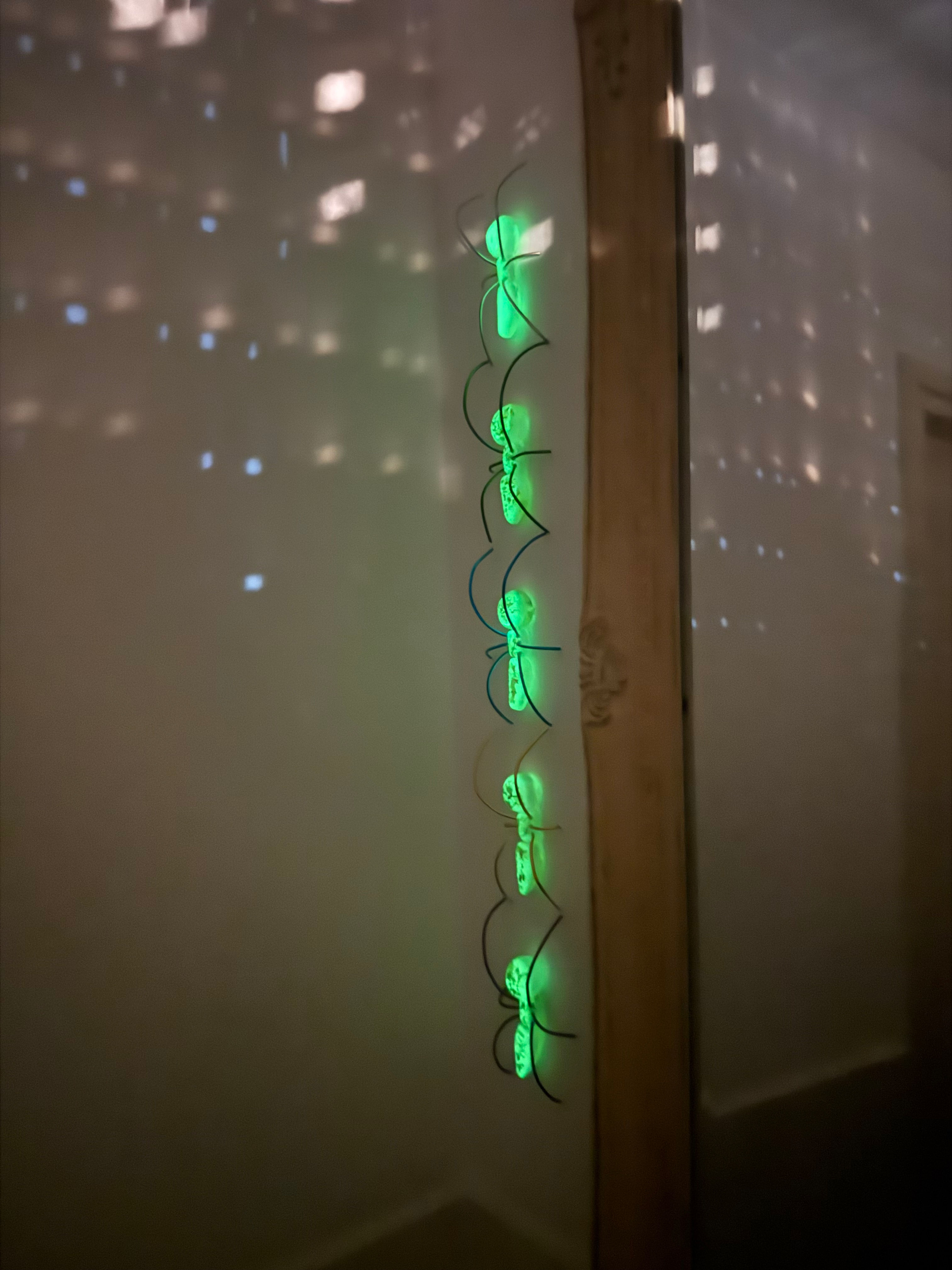 glowing ant - set of 5