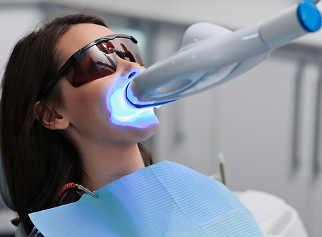 Teeth whitening for woman. Bleaching of the teeth at dentist clinic..jpg