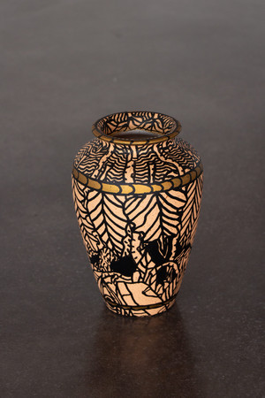 Marc Chopy
Confineor n° 85, 2020. Vase peint, dimensions variables.
