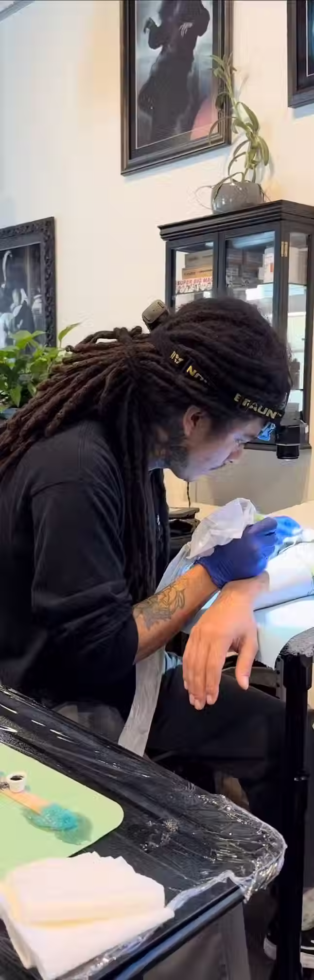 eduar-talavera-tattoo-artist-profile-picture.avif