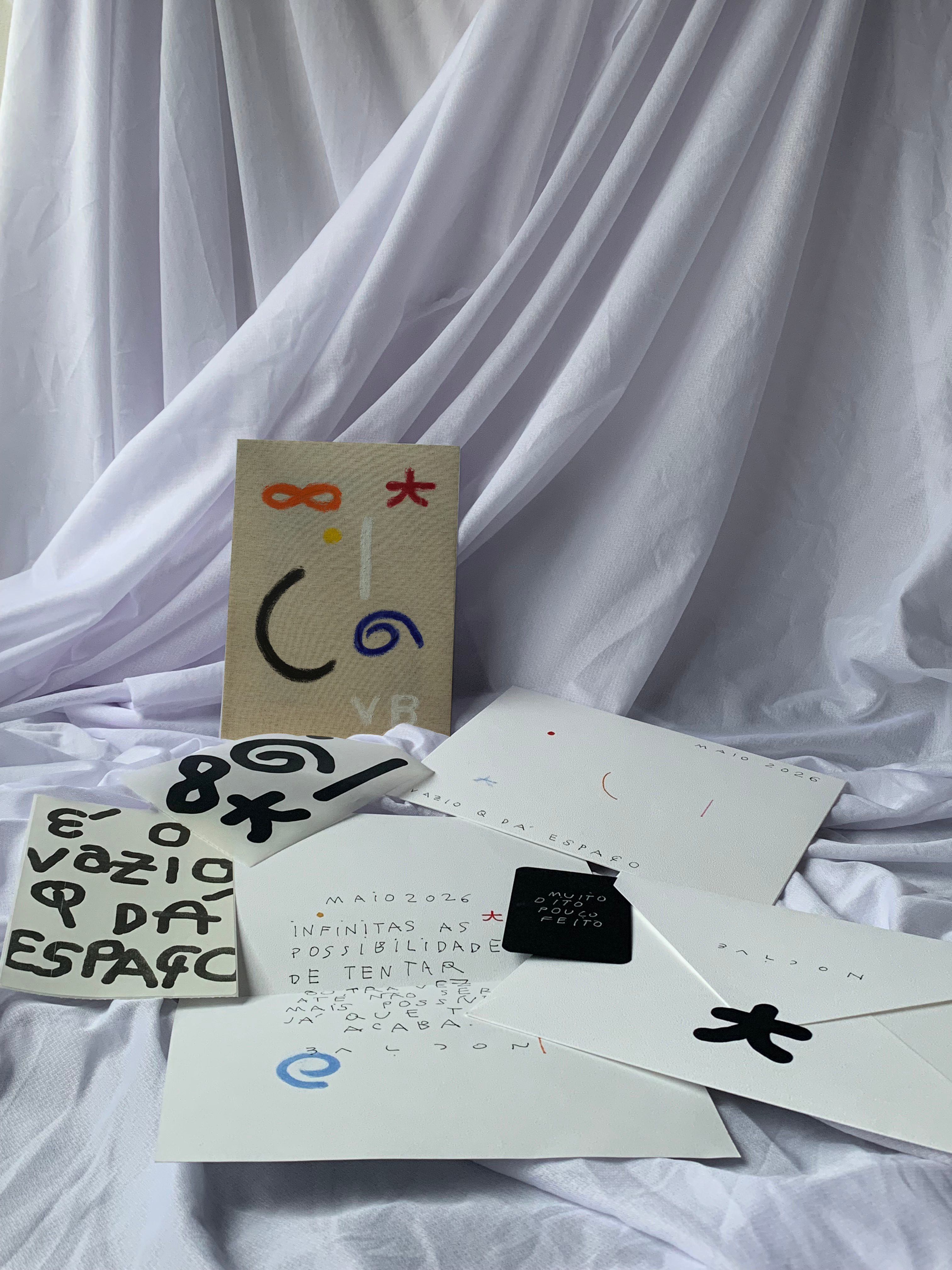 vazio q dá espaço: clube de cartas
