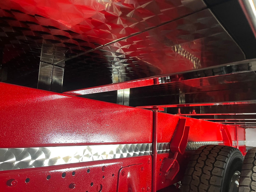 横ネタをステンレスに交換／床板下をウロコ板に変更