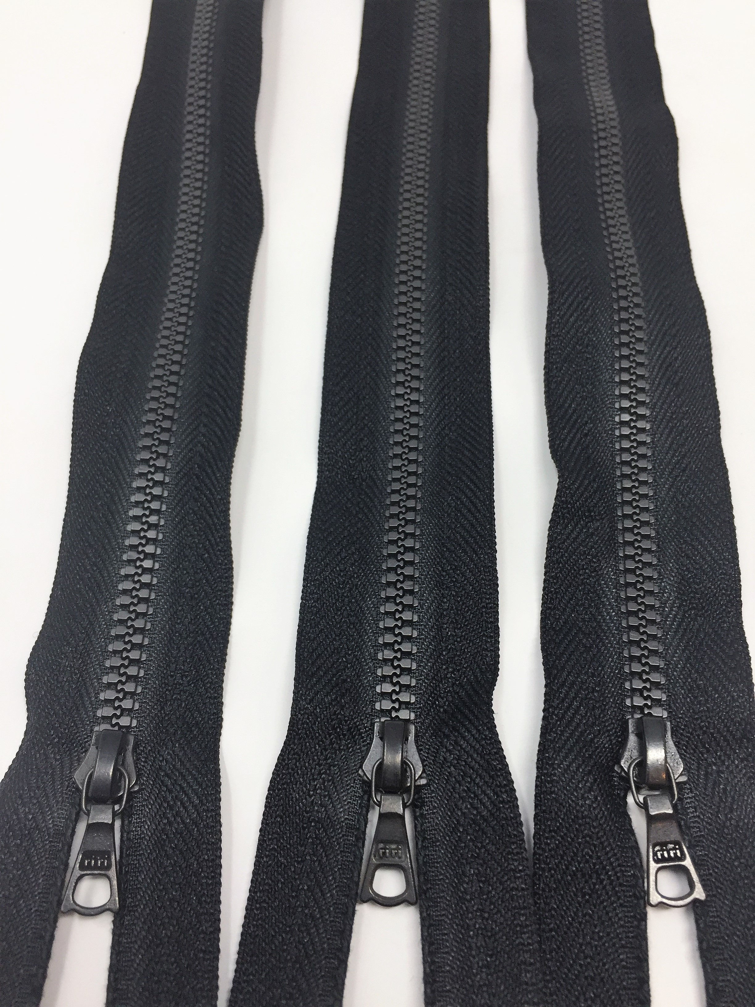 Riri Zipper Molded Plastic 18 Inches D4 Closed (SEPARATING) -Black