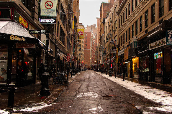 Winter's Whisper in the Big Apple | Color Photography by Roger Mujica Baldassarry | TERAVARNA