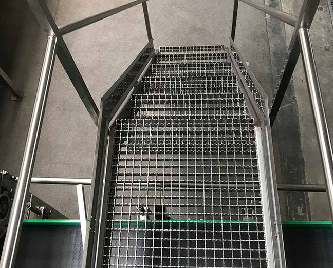 Stainless steel structures, stainless steel ladders, stainless steel industrial platforms.