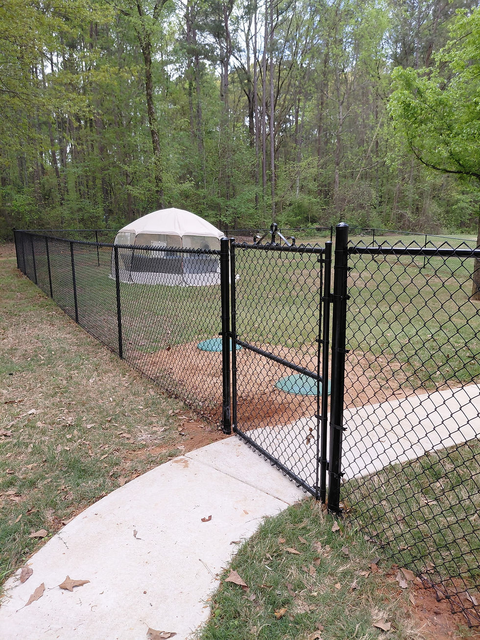 chainlink fence for protecting pets