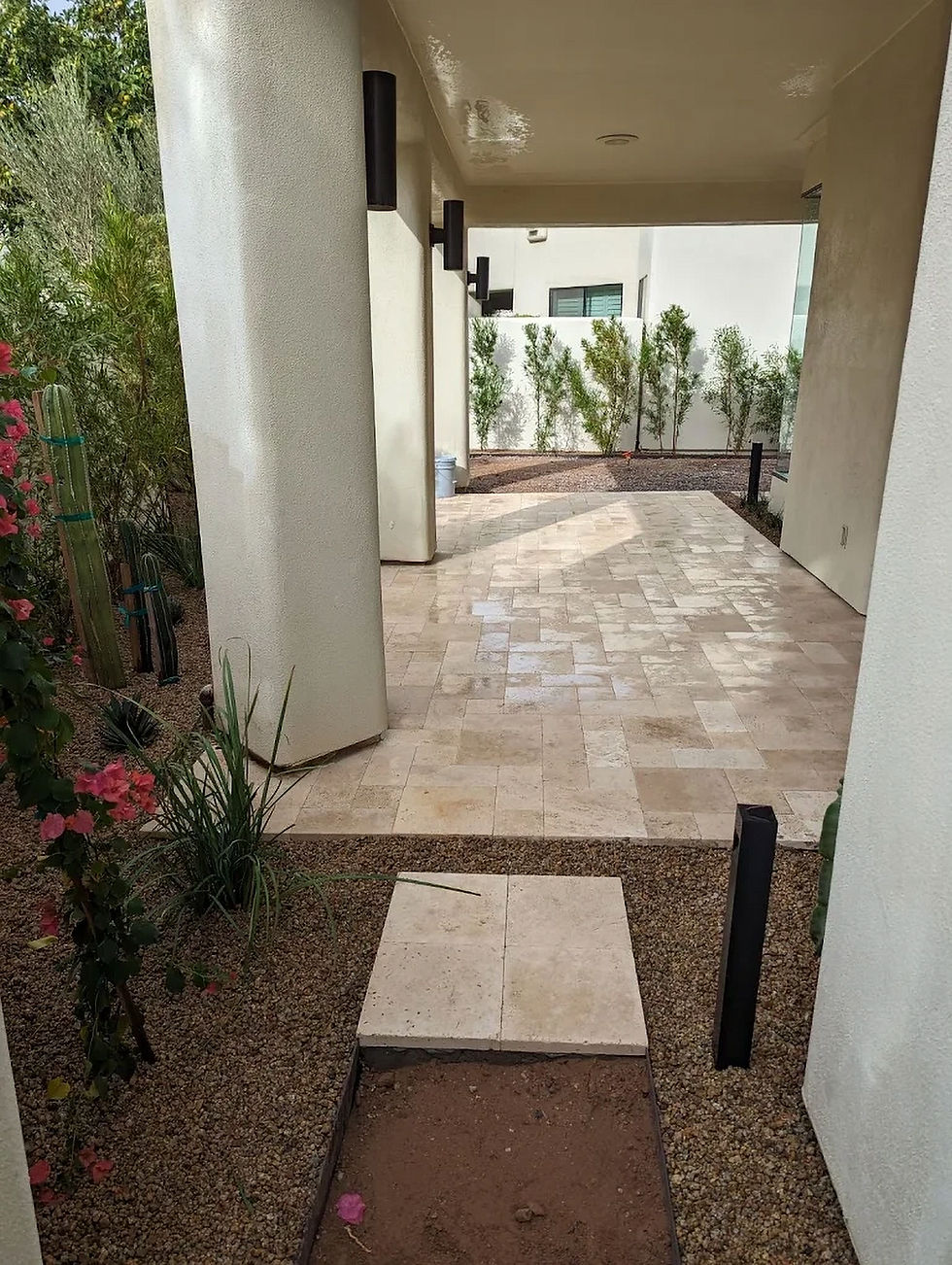 Modern travertine patio landscape construction in Phoenix
