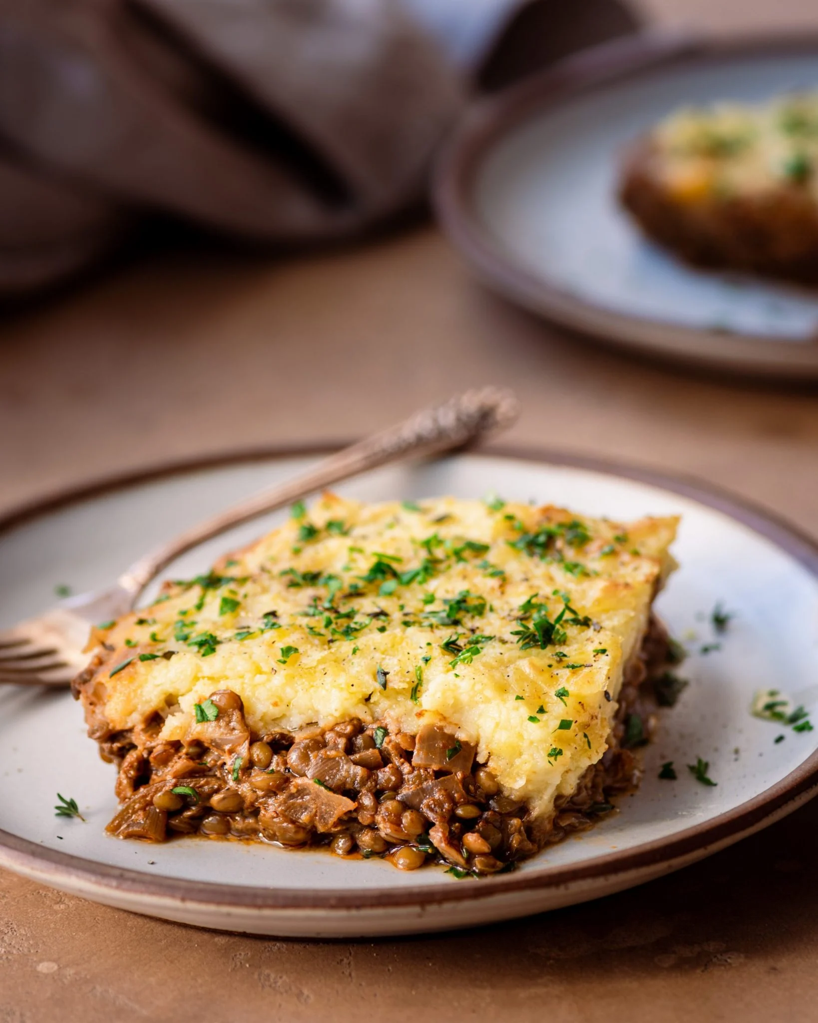 Healthy-Vegan-Shepherds-Pie-sliced-1-closeup-scaled-1638x2048.webp