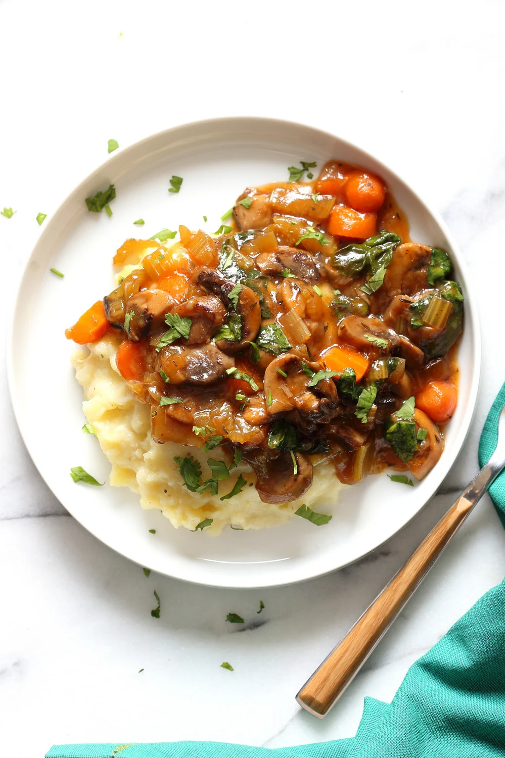 Vegan-Bourguignon-with-mushrooms-over-Potato-Cauliflower-mash-veganricha-9037-001.webp